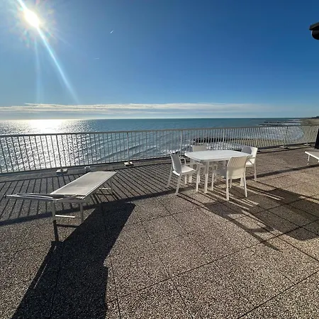 Attic Paradise Big Terrace On The Sea - Agenzia Cocal Apartment *